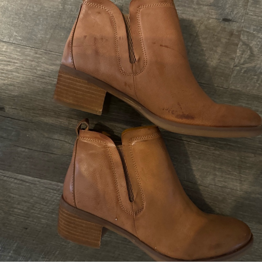 Korks booties 6.5 women 
Lightly worn